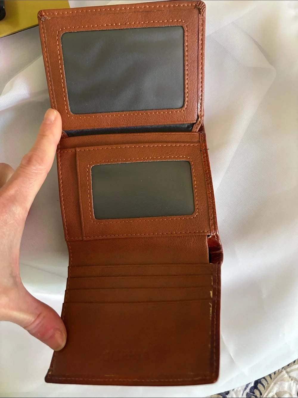 Men's Leather Trifold Wallet in Chestnut Brown